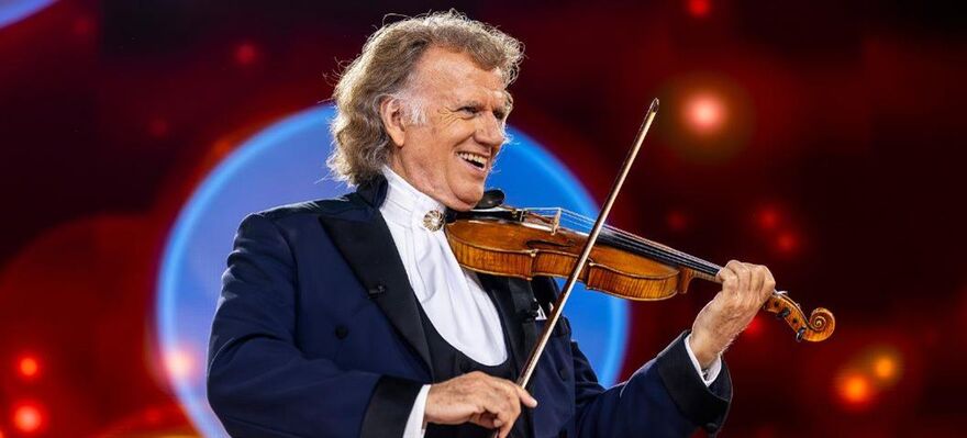 André Rieu playing the violin