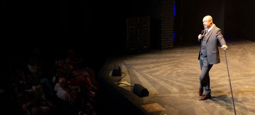 Alistair Barrie on stage